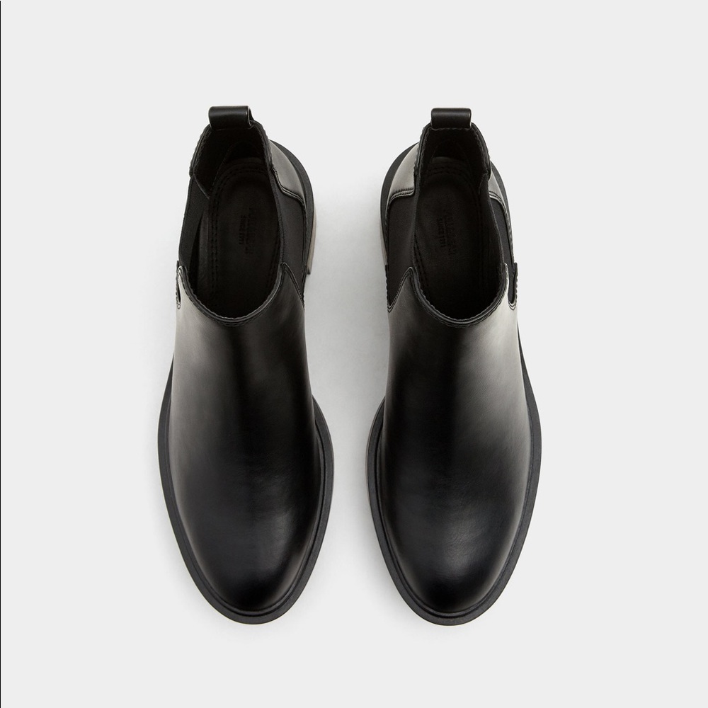 Leather chelsea lug sole boots